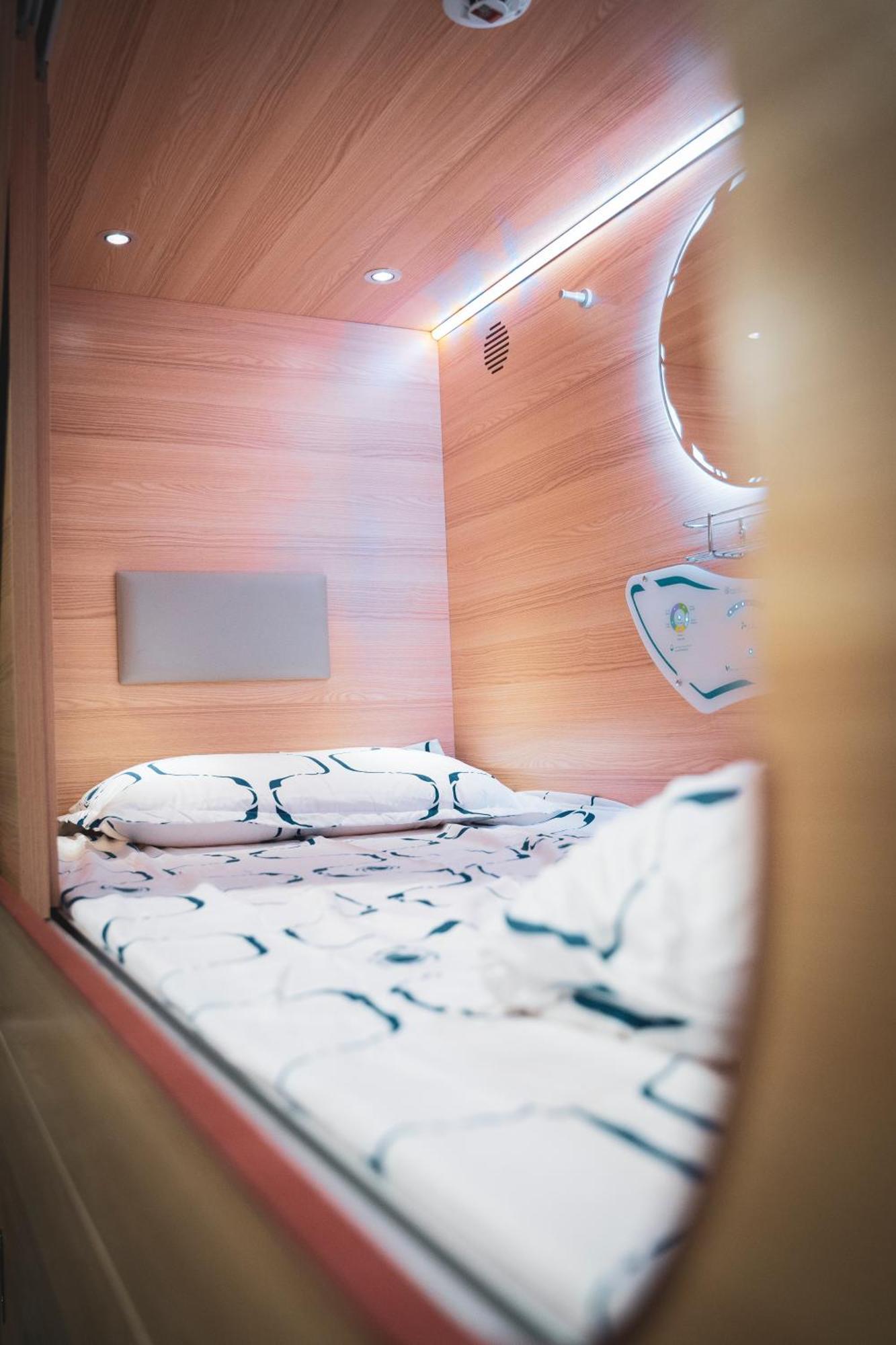 Gallery Hostel Madrid Residencia Exterior photo